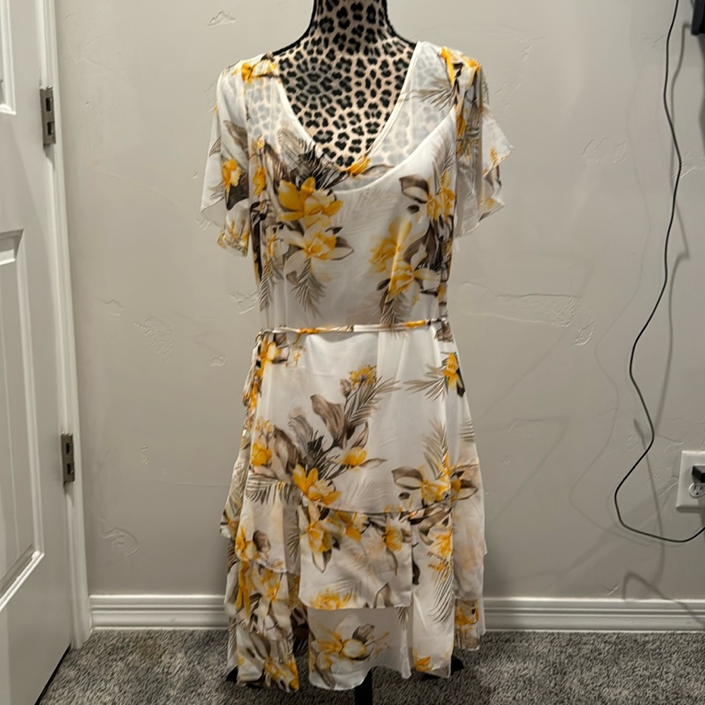 WHBM Paradise Floral Dress NEW with tags. Original price is 140.00 Asking $55